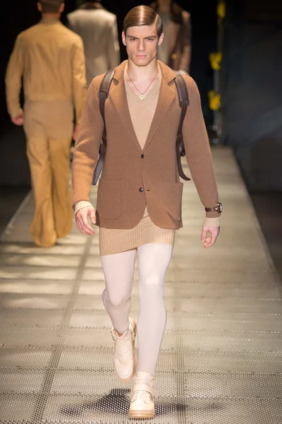 Look 23